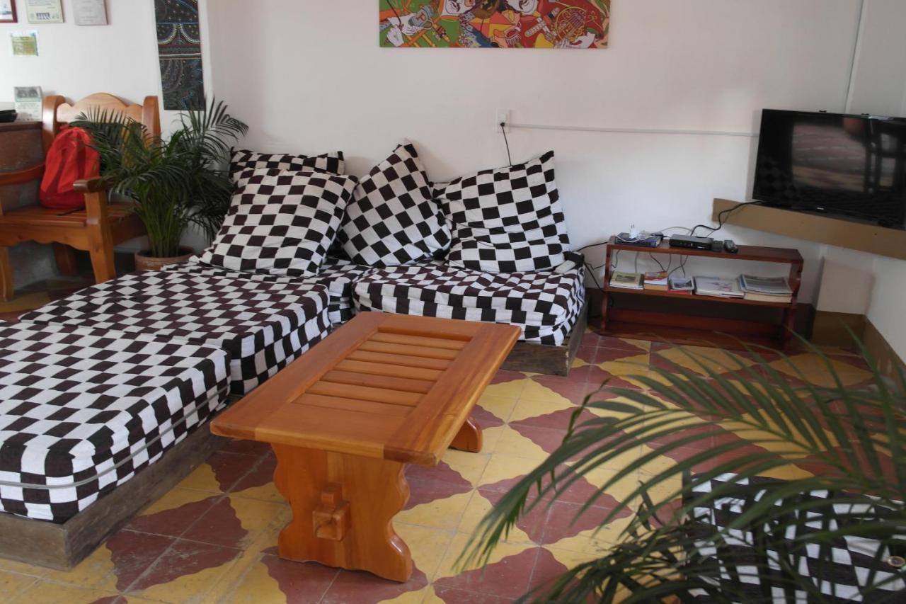 Sergeant Pepper'S Hostel Jardín Kültér fotó